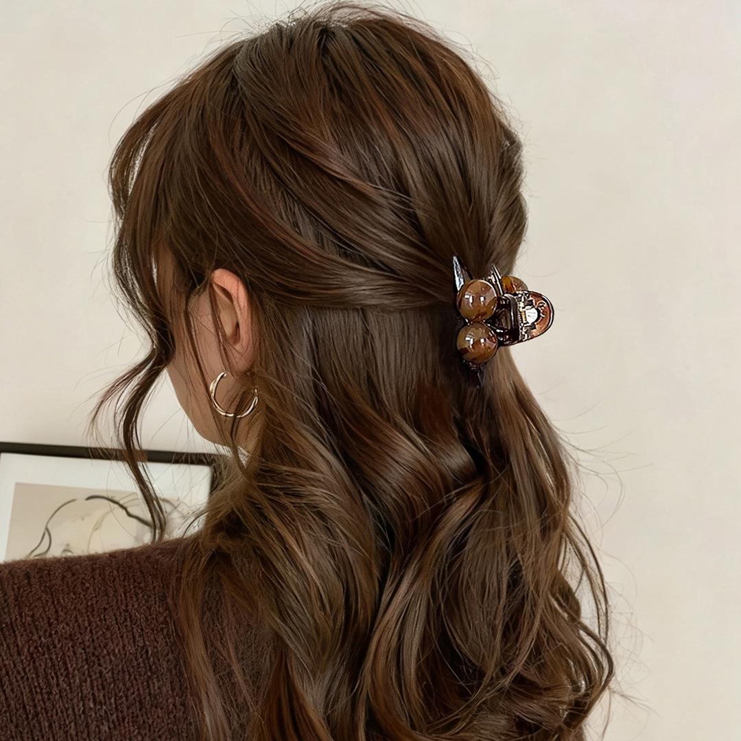 2025 Autumn/Winter Small Claw Clip: Trendy Hair Accessory for Thin Hair and Half Updo Styles
2025 Autumn/Winter Small Claw Clip: Trendy Hair Accessory for Thin Hair and Half Updo Styles