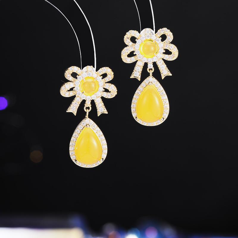 Women s Light Luxury Design Elegant Hollow Bow Pendant Earrings Fashionable And Versatile Niche Design Earrings
Women s Light Luxury Design Elegant Hollow Bow Pendant Earrings Fashionable And Versatile Niche Design Earrings