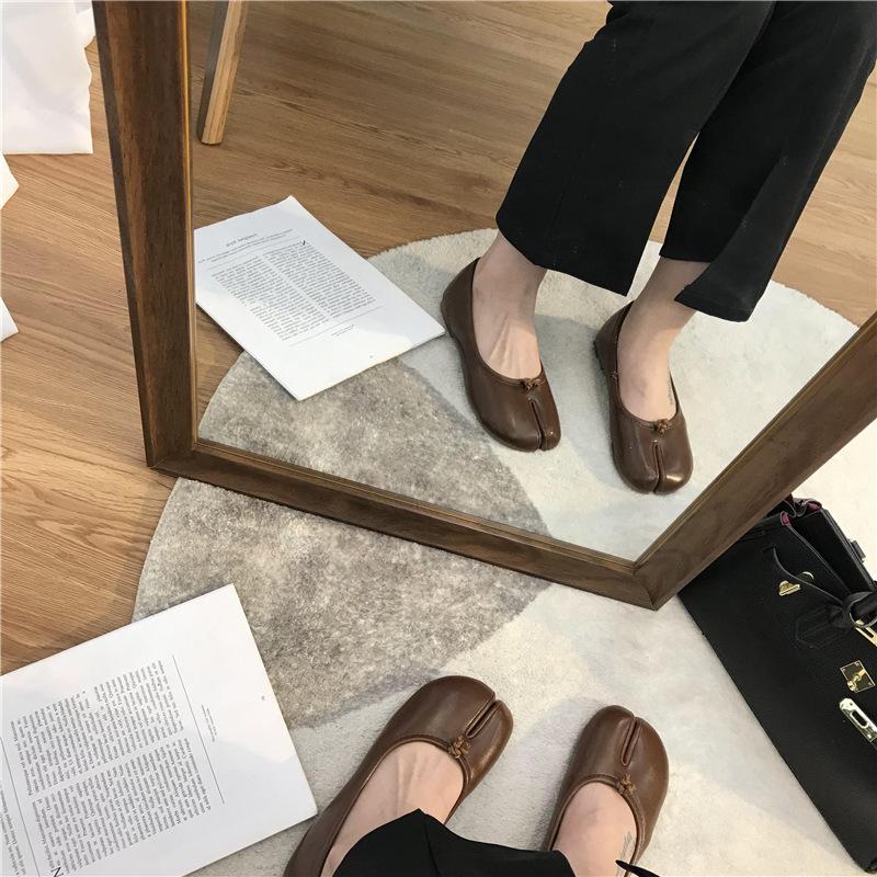 Корейская версия туфель дуду на одной педали, красные, с раздвоенным носком, в виде свиных копыт, подкова, на плоской подошве, новые, с мелким вырезом, туфли с декором, на мягкой подошве, одинарные туфли, женские 40 темно-коричневого
Корейская версия туфель дуду на одной педали, красные, с раздвоенным носком, в виде свиных копыт, подкова, на плоской подошве, новые, с мелким вырезом, туфли с декором, на мягкой подошве, одинарные туфли, женские 40 темно-коричневого