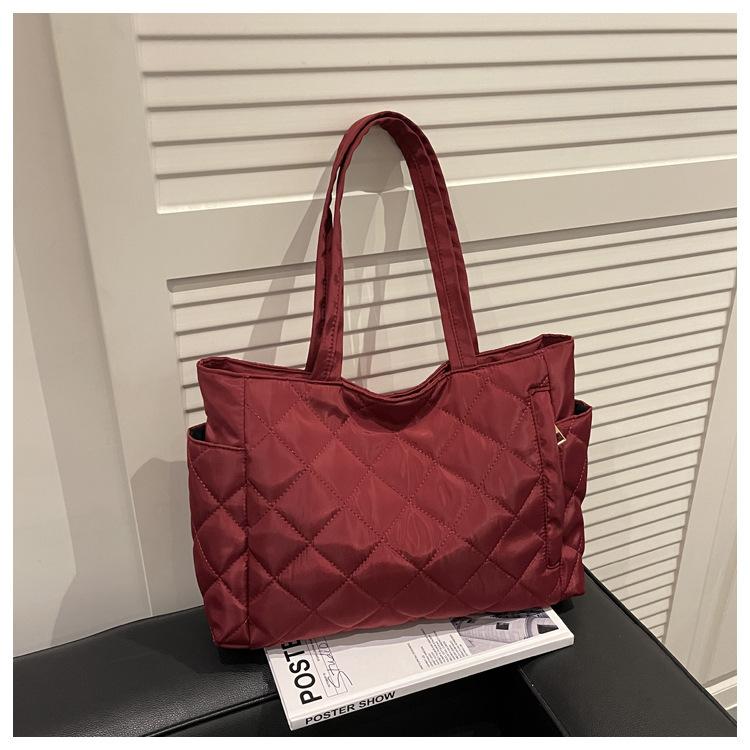 New Autumn Winter Women Shoulder Bag Large Capacity Simple Tote Crossbody Bag Lightweight Fashi Texture Versatile Storage Bags
New Autumn Winter Women Shoulder Bag Large Capacity Simple Tote Crossbody Bag Lightweight Fashi Texture Versatile Storage Bags