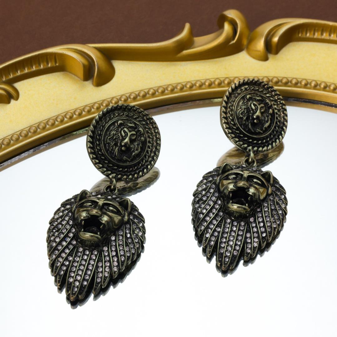 Vintage Court Retro Three-dimensional Relief With Domineering Lion Head Earrings Niche Design High-end Feel
Vintage Court Retro Three-dimensional Relief With Domineering Lion Head Earrings Niche Design High-end Feel