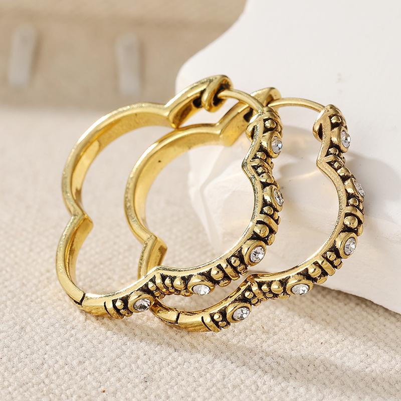 Прості сережки-кільця з мідного матеріалу високого класу, інкрустовані синтетичним цирконієм, для щоденних поїздок на роботу, побачень, ювелірні вироби для жінок
Прості сережки-кільця з мідного матеріалу високого класу, інкрустовані синтетичним цирконієм, для щоденних поїздок на роботу, побачень, ювелірні вироби для жінок