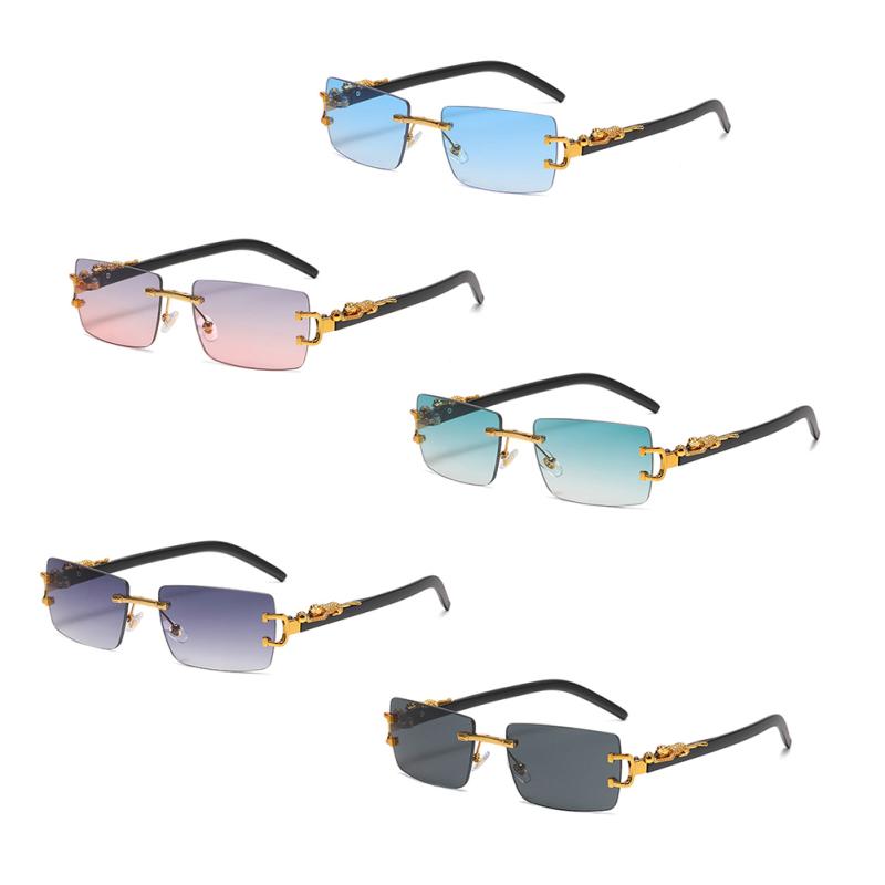 Прямоугольные солнцезащитные очки для женщин и мужчин, без оправы, ретро-металлические квадратные солнцезащитные очки с украшением в виде животных Gold frame black gray
Прямоугольные солнцезащитные очки для женщин и мужчин, без оправы, ретро-металлические квадратные солнцезащитные очки с украшением в виде животных Gold frame black gray