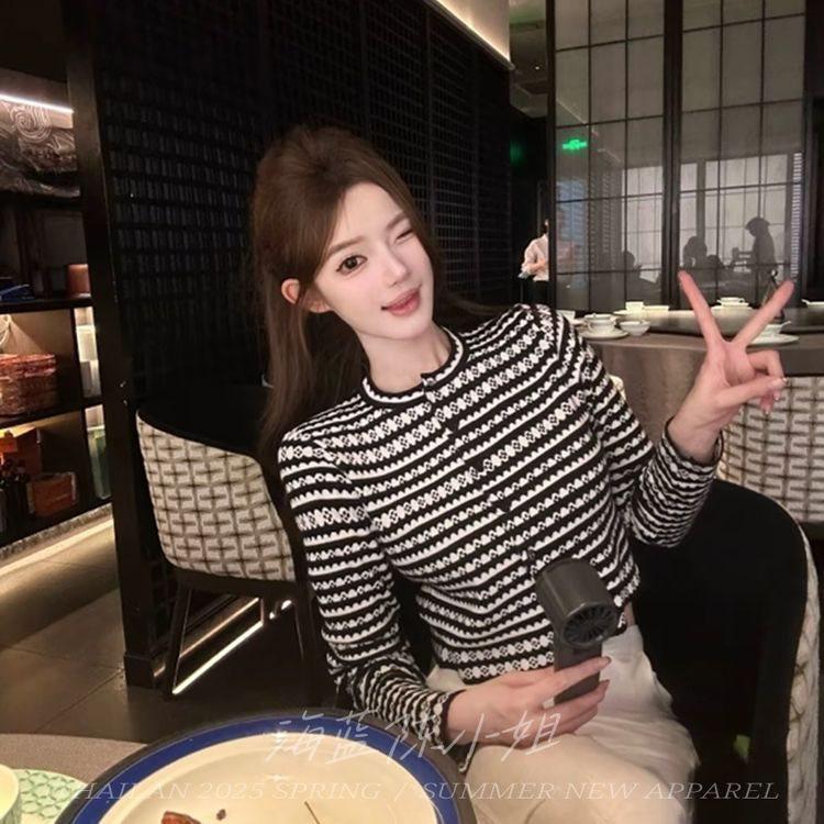 Women s Wavy Lace Striped Knit Cardigan - Slim Fit, Short Sleeve S (recommended 40-45kg)
Women s Wavy Lace Striped Knit Cardigan - Slim Fit, Short Sleeve S (recommended 40-45kg)