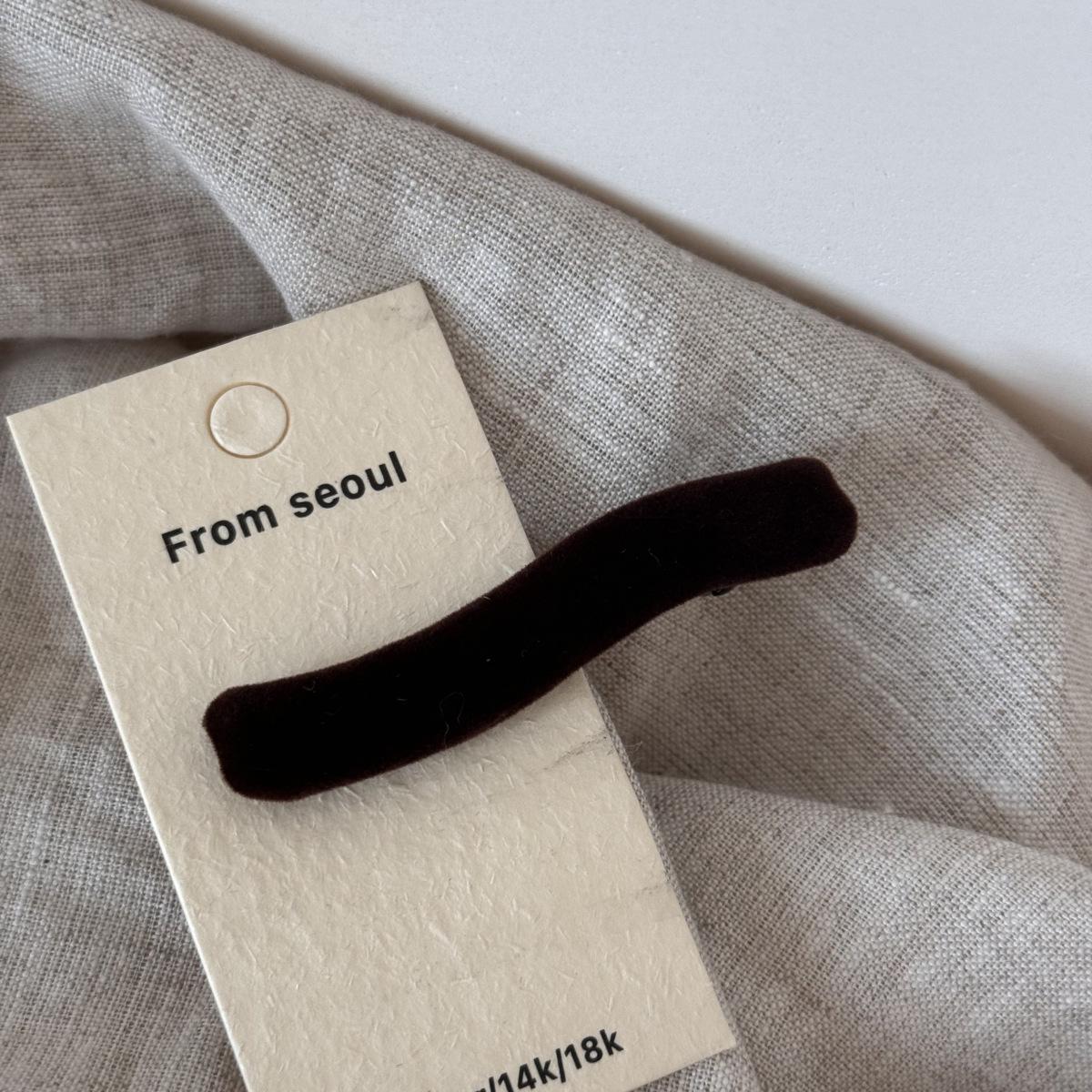 Korean Style Velvet BB Hair Clip - Fashionable, Versatile Hair Accessory.
Korean Style Velvet BB Hair Clip - Fashionable, Versatile Hair Accessory.