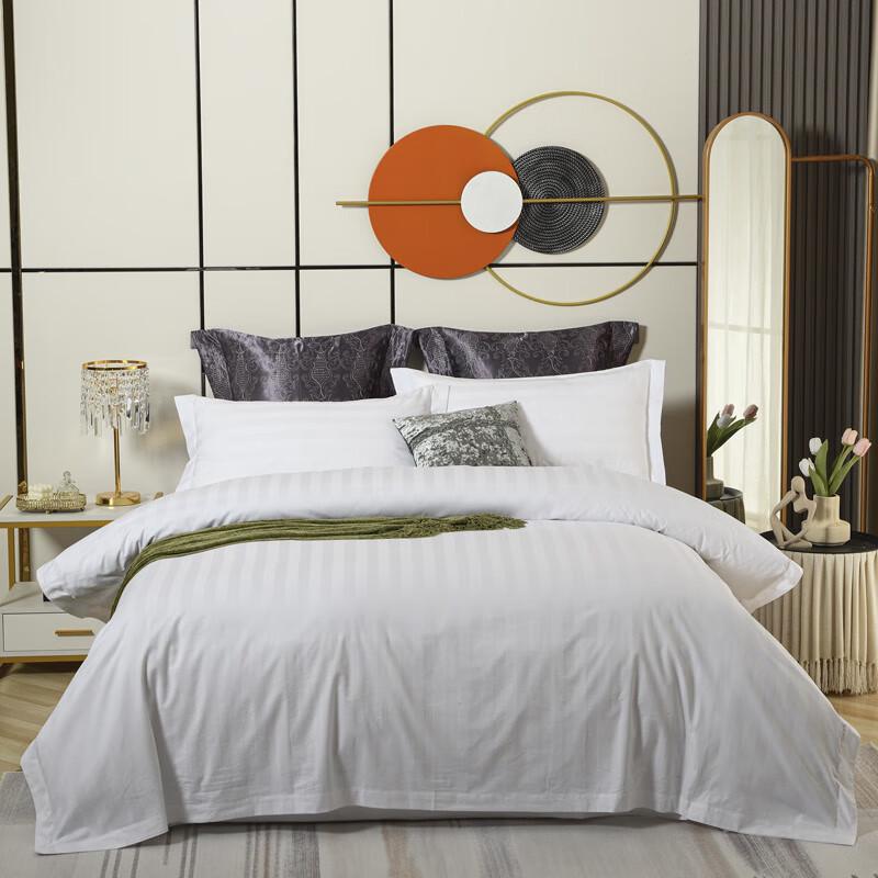 Белое хлопковое одеяло гостиничного качества
Белое хлопковое одеяло гостиничного качества