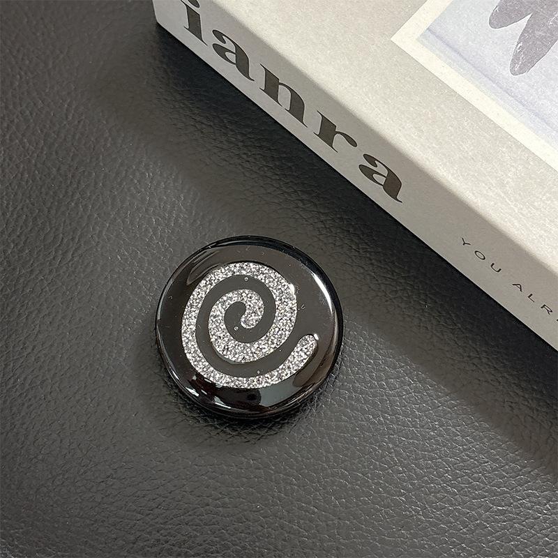 Round Simple Solid Color Mobile Phone Airbag Bracket Rhinestone Paste Original Girl Xiaoqing Fresh Air Watching Drama Desktop Support
Round Simple Solid Color Mobile Phone Airbag Bracket Rhinestone Paste Original Girl Xiaoqing Fresh Air Watching Drama Desktop Support