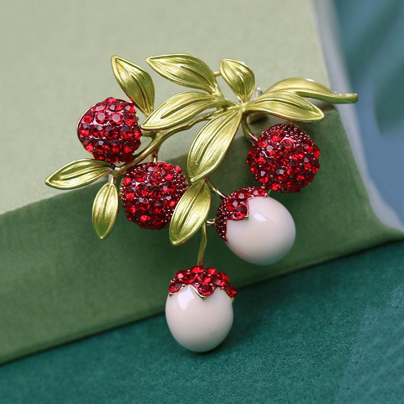 New Creative Women Men Classic Enamel Lichee Brooches Pins Plant Fruit Exquisite Design Badges Jewelry For Lady Party Wedding
New Creative Women Men Classic Enamel Lichee Brooches Pins Plant Fruit Exquisite Design Badges Jewelry For Lady Party Wedding