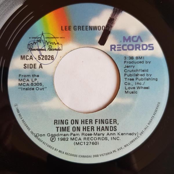 7inch Record LEE GREENWOOD - Ring On Her Finger, Time On Her Han MCA52026 MCA Records 1982 Canada Folk Used
7inch Record LEE GREENWOOD - Ring On Her Finger, Time On Her Han MCA52026 MCA Records 1982 Canada Folk Used