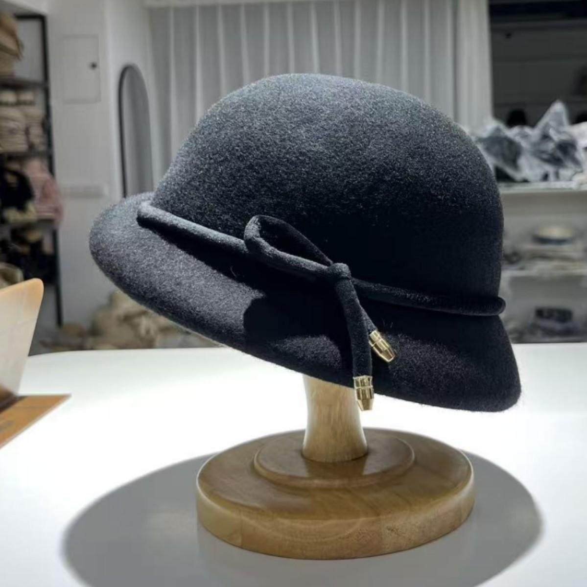 Premium French pure wool bucket hat tether decorative small brim basin hat women s autumn and winter beret elegant top hat adjustable (55-58cm) чорний
Premium French pure wool bucket hat tether decorative small brim basin hat women s autumn and winter beret elegant top hat adjustable (55-58cm) чорний
