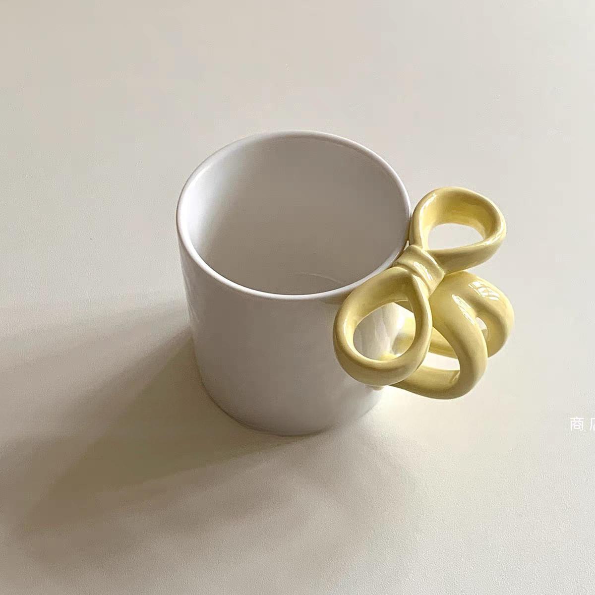 Симпатичная тарелка с 3D-бантом и кофейная кружка, расписанная вручную, керамическая тарелка, украшение для гостиной, спальни, обеденного стола, тарелка для фруктового салата
Симпатичная тарелка с 3D-бантом и кофейная кружка, расписанная вручную, керамическая тарелка, украшение для гостиной, спальни, обеденного стола, тарелка для фруктового салата