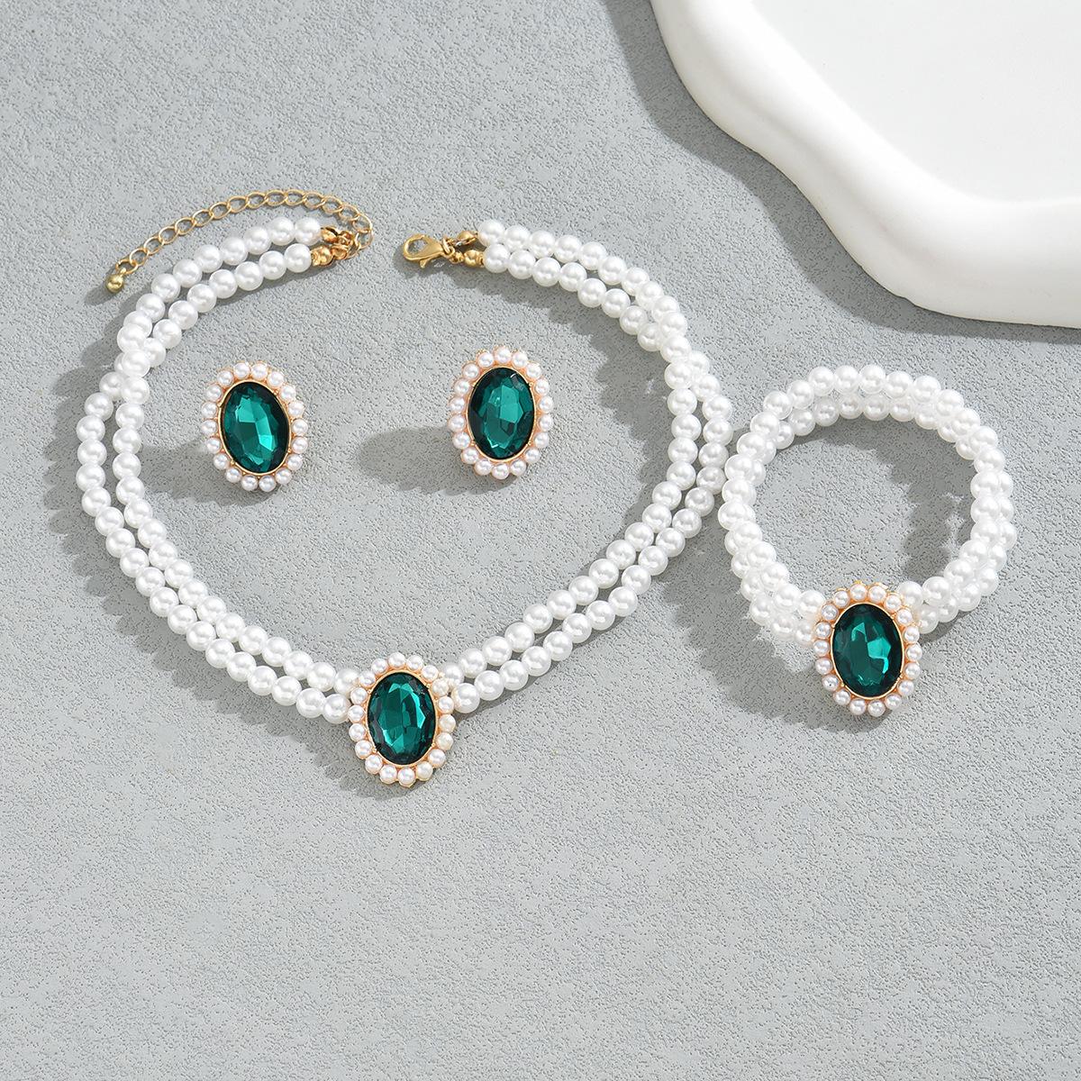Retro elegant temperament double-layer pearl necklace emerald pendant light luxury niche exquisite design bracelet neck chain
Retro elegant temperament double-layer pearl necklace emerald pendant light luxury niche exquisite design bracelet neck chain
