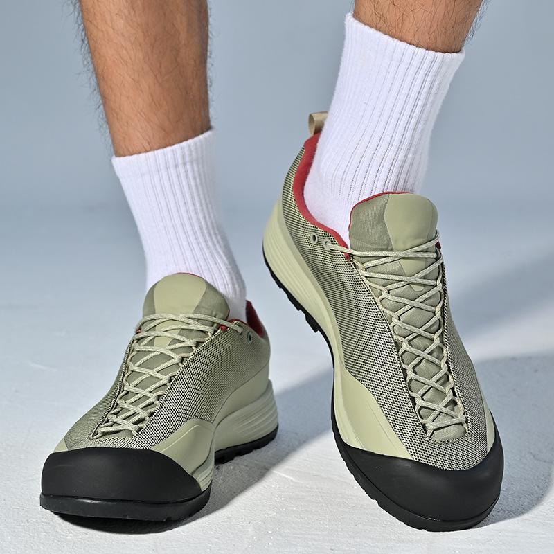 Classic men s outdoor mountaineering casual sports shoes men s shoes waterproof comfortable soft sole lightweight cushioning hiking shoes 45 чорний
Classic men s outdoor mountaineering casual sports shoes men s shoes waterproof comfortable soft sole lightweight cushioning hiking shoes 45 чорний
