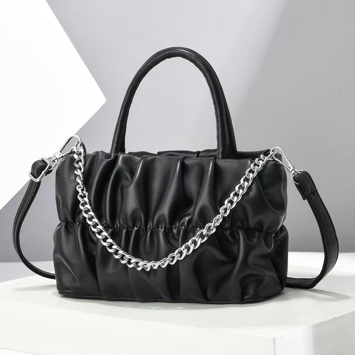 Chain bag hand pleated cloud bag simple versatile shoulder bag handbag women s bag messenger bag 22*9*14
Chain bag hand pleated cloud bag simple versatile shoulder bag handbag women s bag messenger bag 22*9*14