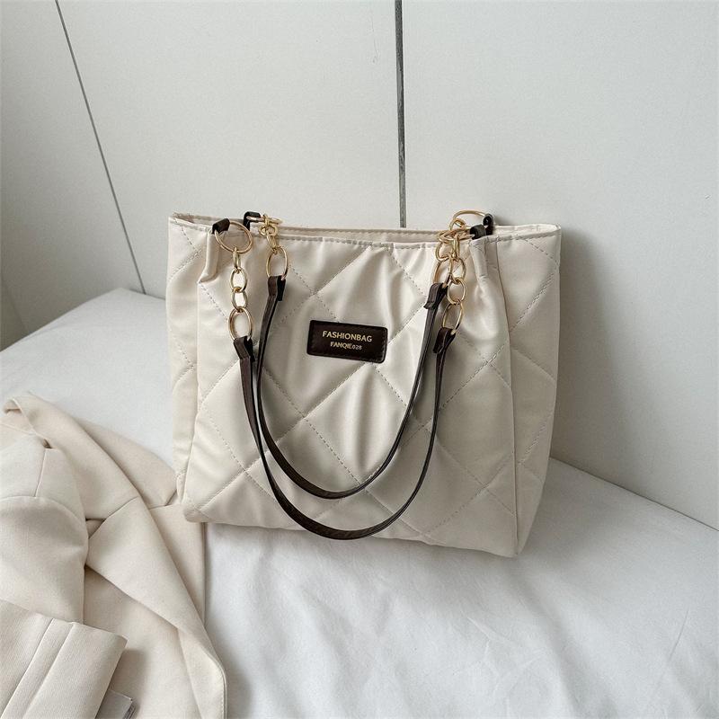 Casual large-capacity bag women s spring new simple shoulder bag fashionable texture tote bag
Casual large-capacity bag women s spring new simple shoulder bag fashionable texture tote bag