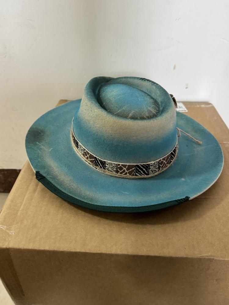 Vintage 100% Wool Fedora Hat - Distressed Western Trilby with Braided Ribbon for Men & Women 59cm бежевый
Vintage 100% Wool Fedora Hat - Distressed Western Trilby with Braided Ribbon for Men & Women 59cm бежевый