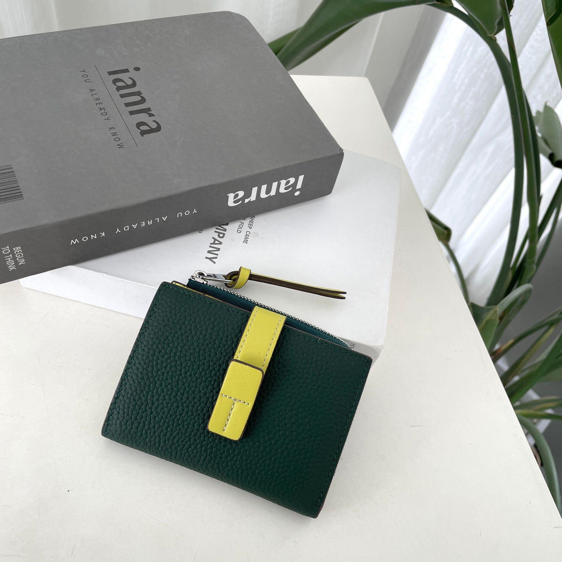 Leather Wallet Women S Short Contrasting Color First Layer Cowhide Two-Fold Wallet Multi-Card Position Horizontal Buckle зелений
Leather Wallet Women S Short Contrasting Color First Layer Cowhide Two-Fold Wallet Multi-Card Position Horizontal Buckle зелений