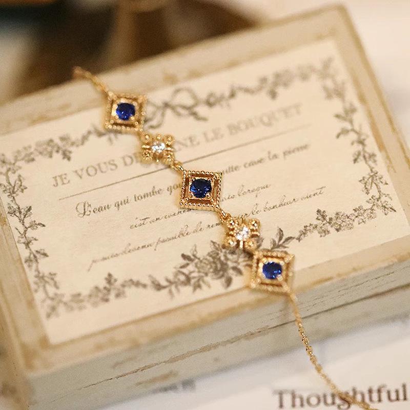 Vintage palace style rhombus ruby bracelets for women light luxury charm blue green bangles party wedding romantic синій
Vintage palace style rhombus ruby bracelets for women light luxury charm blue green bangles party wedding romantic синій