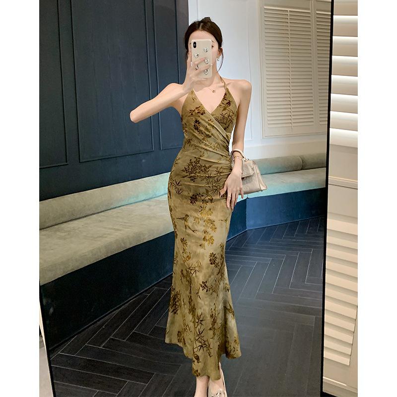 Retro Chinese Print V-Neck Halter Dress: Spring/Summer 2025, Sleeveless, Pleated Waist, Hip-Hugging XL
Retro Chinese Print V-Neck Halter Dress: Spring/Summer 2025, Sleeveless, Pleated Waist, Hip-Hugging XL