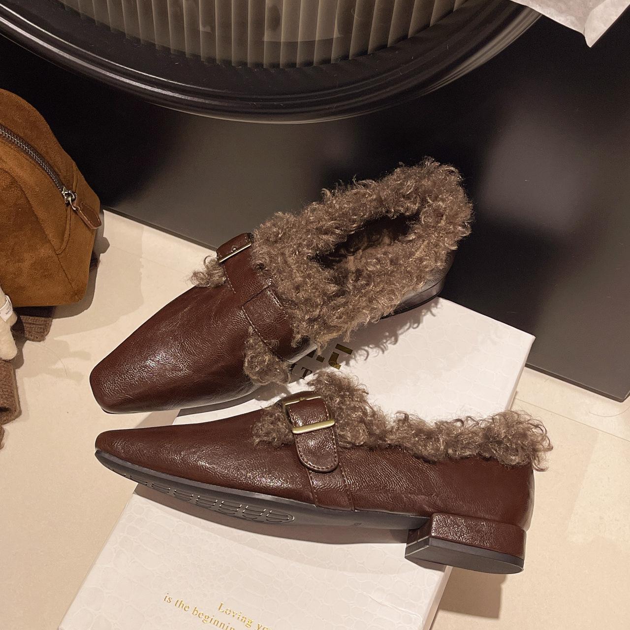 Ретро бархатные теплые туфли с пряжкой на одно слово, квадратным носком, из мягкой кожи, удобная мягкая подошва, пушистые одинарные туфли, женская обувь, зима 40 темно-коричневого
Ретро бархатные теплые туфли с пряжкой на одно слово, квадратным носком, из мягкой кожи, удобная мягкая подошва, пушистые одинарные туфли, женская обувь, зима 40 темно-коричневого