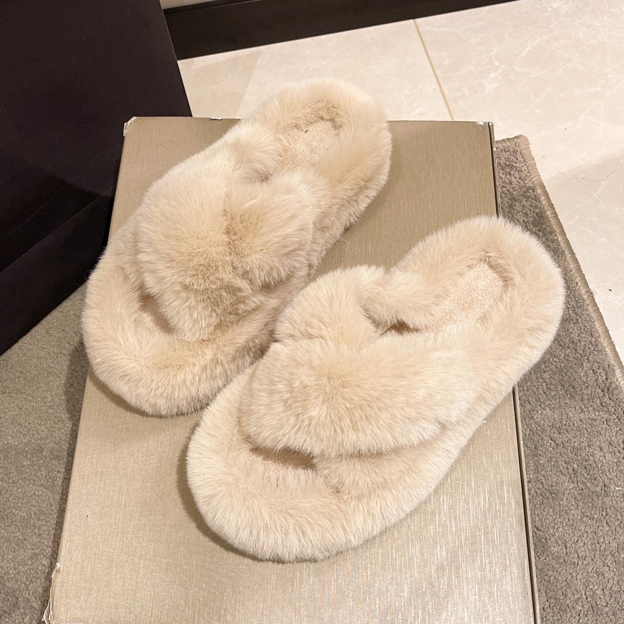 Thick-bottomed fluffy slippers women s 2025 autumn and winter new Korean version large-size flat-bottomed one-word warm cotton slippers 35 чёрный
Thick-bottomed fluffy slippers women s 2025 autumn and winter new Korean version large-size flat-bottomed one-word warm cotton slippers 35 чёрный