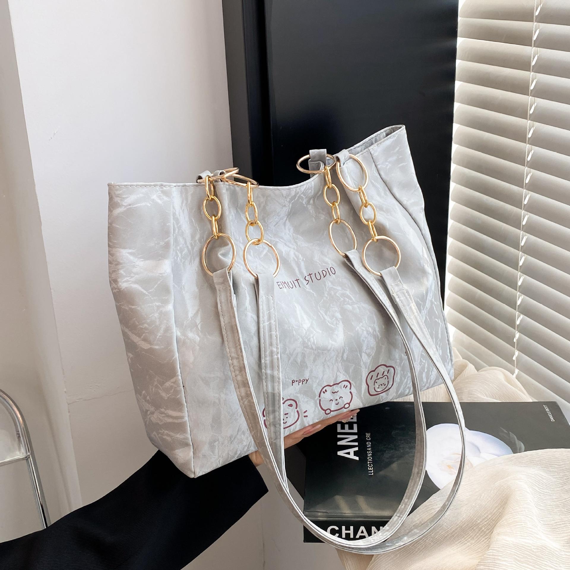 Женская сумка 2025 новая сумка большой вместимости женская универсальная нишевая сумка в иностранном стиле модная плечевая сумка-тоут простая сумка серый