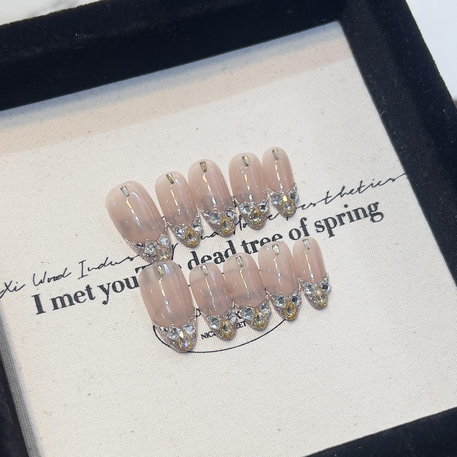 Dairuisen Высококачественные многоразовые нюдовые блестящие французские ногти с акцентами из бриллиантов Восточной Азии Large
Dairuisen Высококачественные многоразовые нюдовые блестящие французские ногти с акцентами из бриллиантов Восточной Азии Large