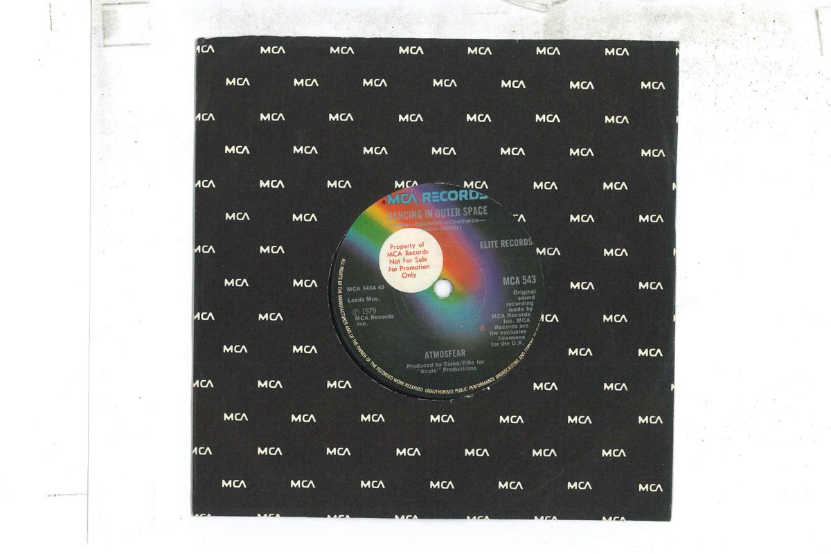 7inch Record ATMOSFEAR - Dancing In Outer Space / Outer Spac MCA543 MCA 1979 UK Soul/Funk Used
7inch Record ATMOSFEAR - Dancing In Outer Space / Outer Spac MCA543 MCA 1979 UK Soul/Funk Used
