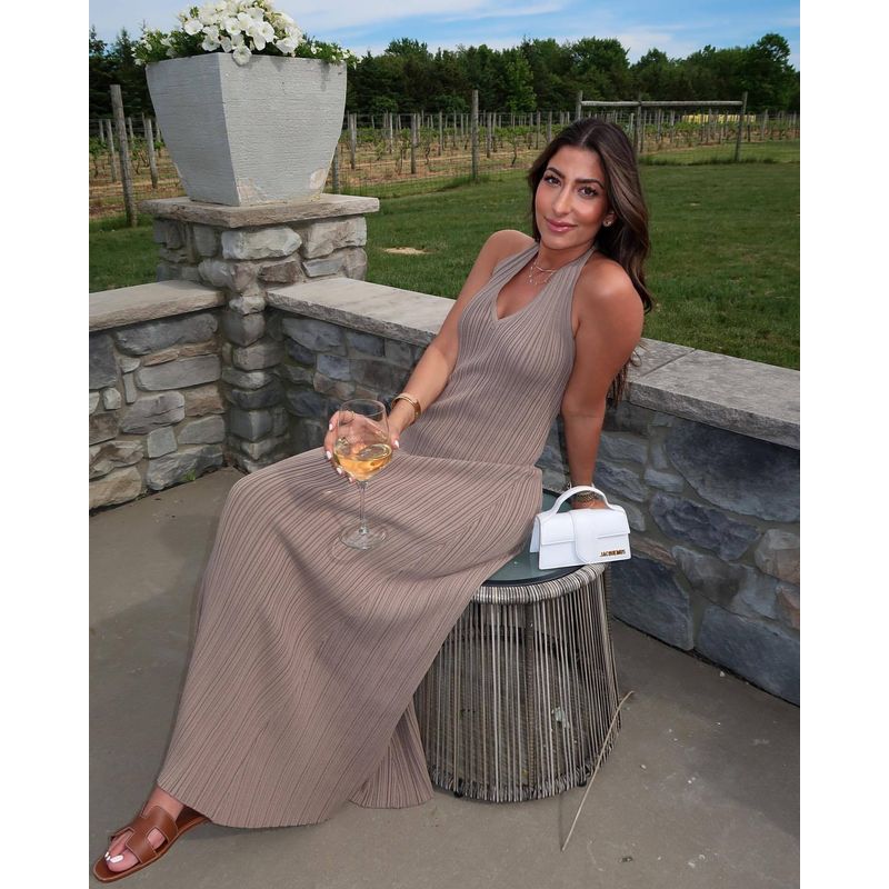 V Neck Slim Backless Beach Casual Knitting Long Dress Khaki L
V Neck Slim Backless Beach Casual Knitting Long Dress Khaki L