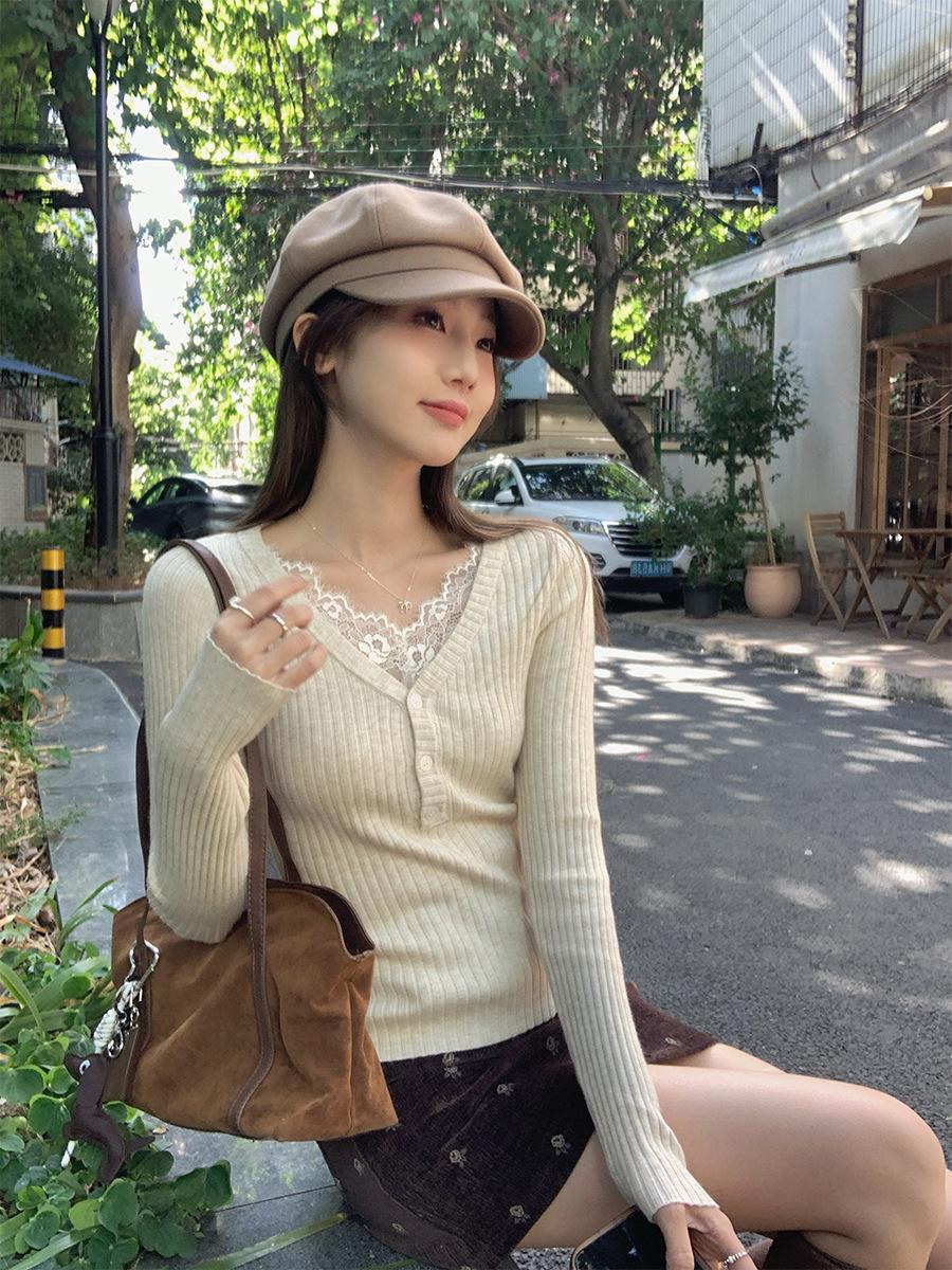 Pure desire sexy lace edge pit strip knitted bottoming shirt women s spring and autumn V-neck button-up slim-fitting inner top One size fits all
Pure desire sexy lace edge pit strip knitted bottoming shirt women s spring and autumn V-neck button-up slim-fitting inner top One size fits all