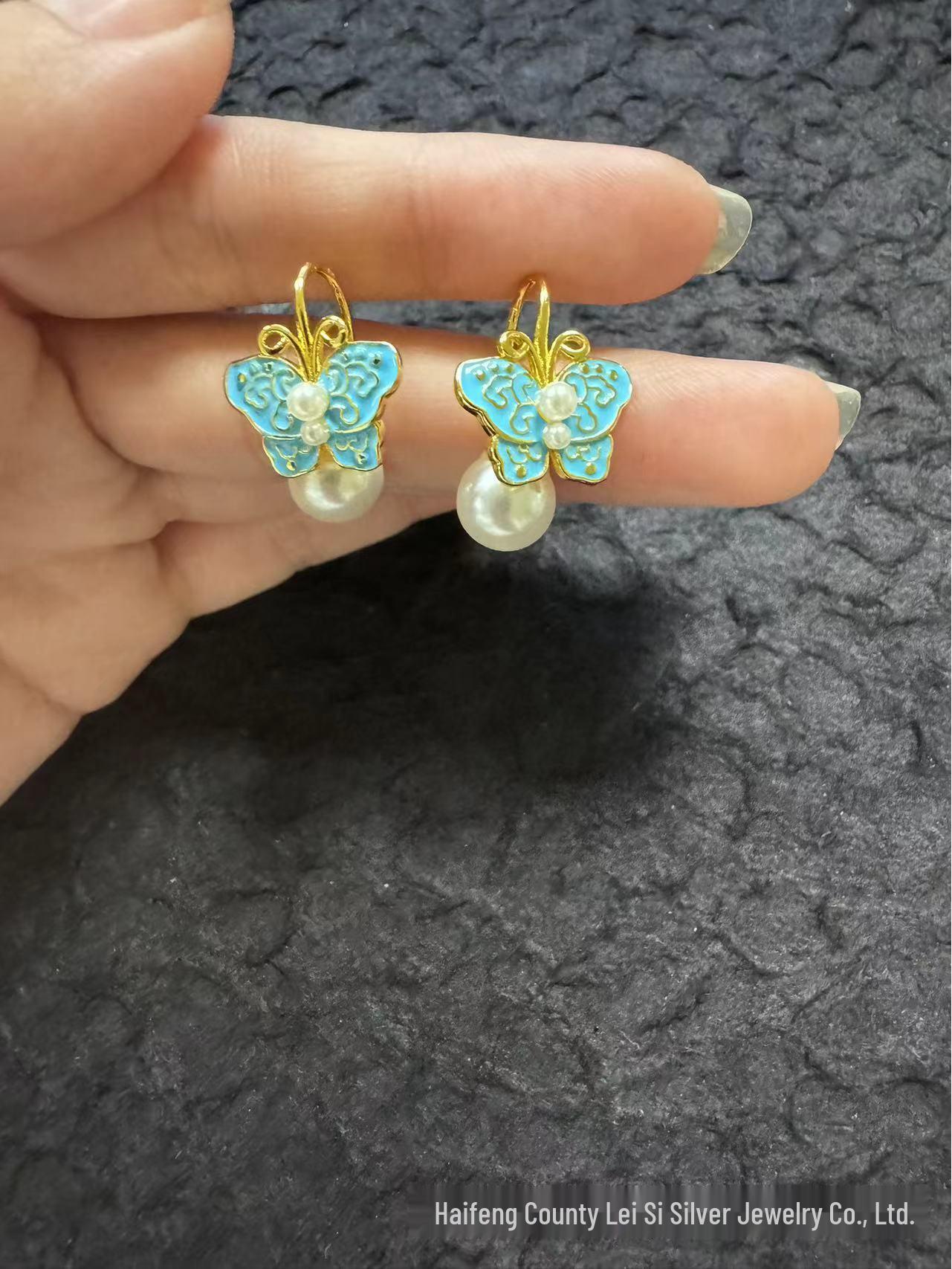 Серьги-бабочки ручной работы: Дизайн нематериального культурного наследия
Серьги-бабочки ручной работы: Дизайн нематериального культурного наследия