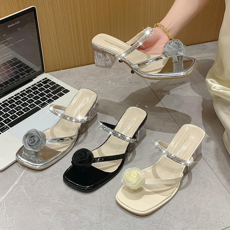 Beautiful flower set toe slippers women s summer new rhinestone toe sandals crystal thick heel with skirt sandals 35 срібний
Beautiful flower set toe slippers women s summer new rhinestone toe sandals crystal thick heel with skirt sandals 35 срібний