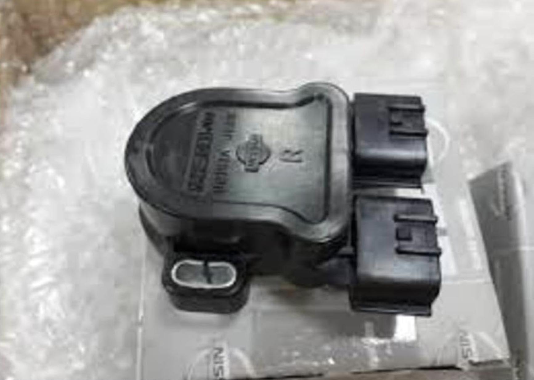 NISSAN OEM R33 R34 TPS Throttle Switch 22620-17U10 
NISSAN OEM R33 R34 TPS Throttle Switch 22620-17U10