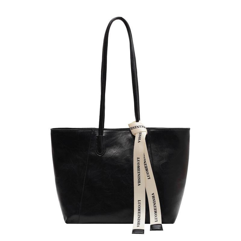 Новая сумка большой вместимости женская однотонная простая нишевая сумка на плечо с высокой текстурой, дорожная сумка-тоут под мышкой чёрный
Новая сумка большой вместимости женская однотонная простая нишевая сумка на плечо с высокой текстурой, дорожная сумка-тоут под мышкой чёрный