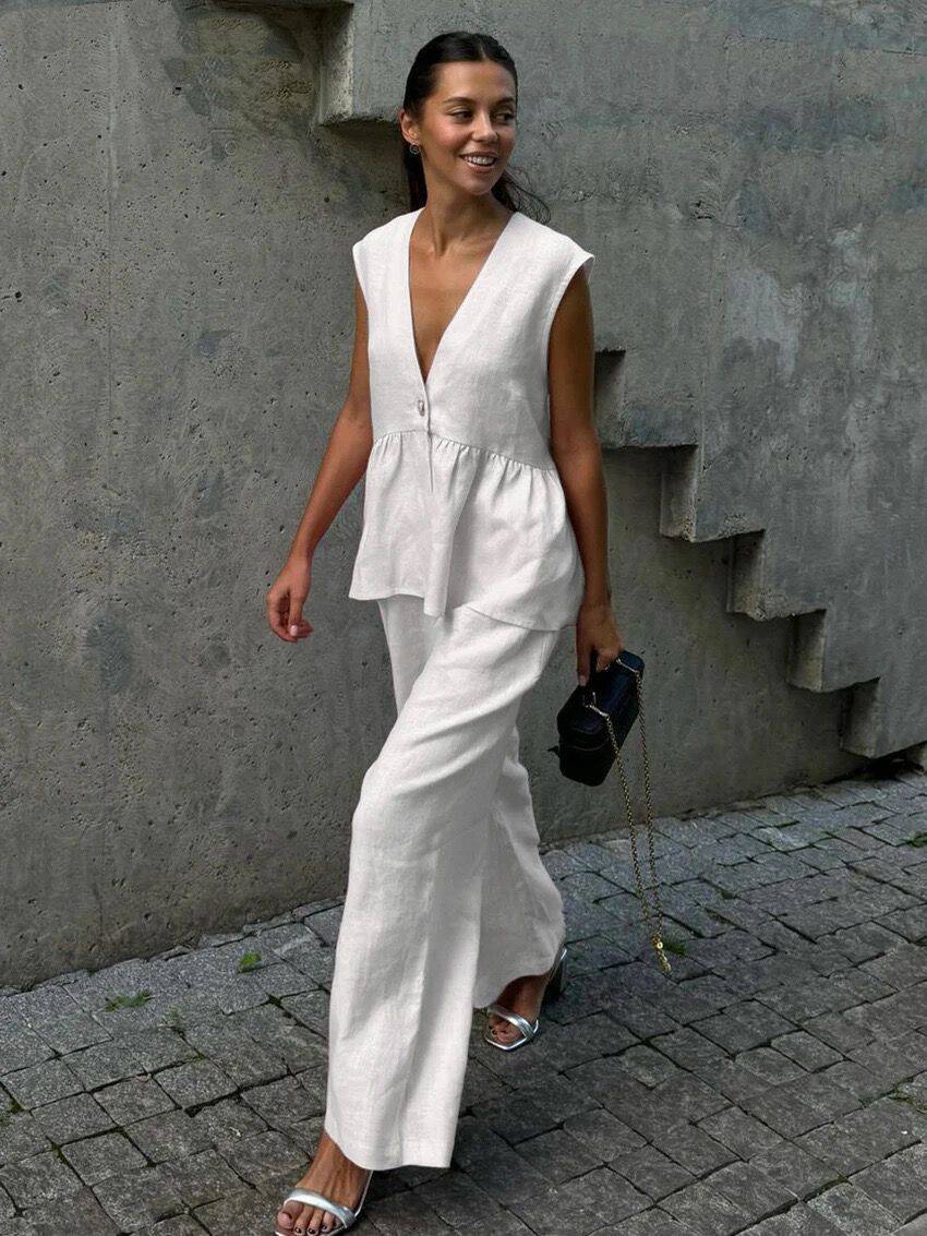 Women s V-Neck Sleeveless Top and Wide Leg Pants Set in Multiple Colors, Casual Summer Outfit with Side Slits XL бежевий
Women s V-Neck Sleeveless Top and Wide Leg Pants Set in Multiple Colors, Casual Summer Outfit with Side Slits XL бежевий