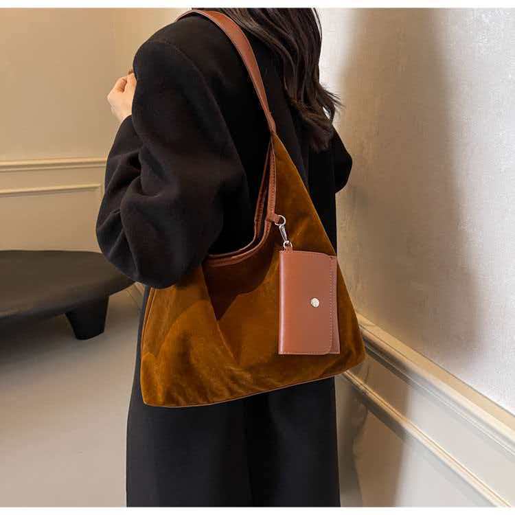 Casual Retro Matte Bag Large-capacity Commuting Shoulder Tote Going Out To Work 36x12x35 коричневий
Casual Retro Matte Bag Large-capacity Commuting Shoulder Tote Going Out To Work 36x12x35 коричневий