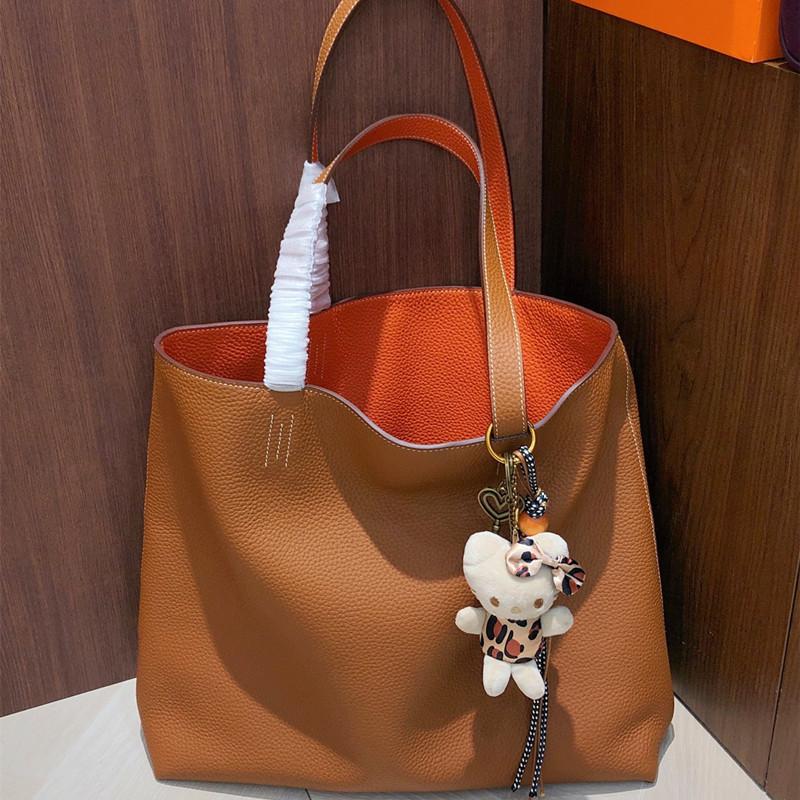 2026 new tote bag first layer cowhide TC shopping bag portable leather large capacity bucket women s bag double-sided bag 35cm
2026 new tote bag first layer cowhide TC shopping bag portable leather large capacity bucket women s bag double-sided bag 35cm