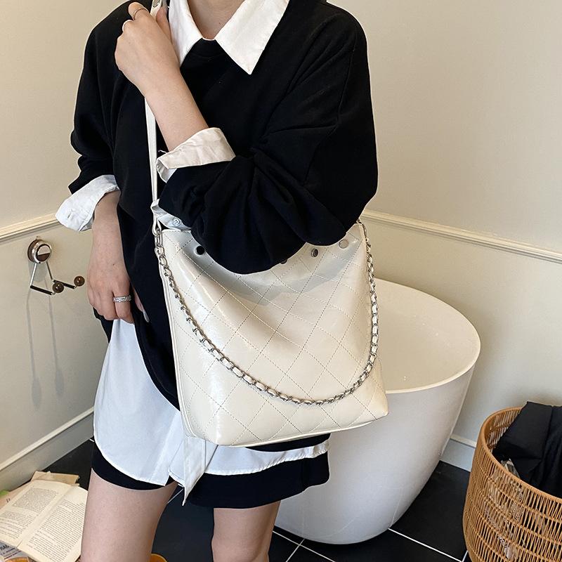 Vintage cowhide hippie bag stray bucket bag underarm bag rhombus chain large capacity tote bag crossbody shoulder bag 33*11.5*28 чёрный
Vintage cowhide hippie bag stray bucket bag underarm bag rhombus chain large capacity tote bag crossbody shoulder bag 33*11.5*28 чёрный