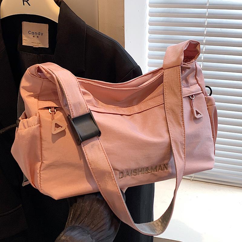 Oxford cloth bag women s large capacity 2024 new shoulder messenger bag versatile simple high sense commuter tote bag рожевий
Oxford cloth bag women s large capacity 2024 new shoulder messenger bag versatile simple high sense commuter tote bag рожевий