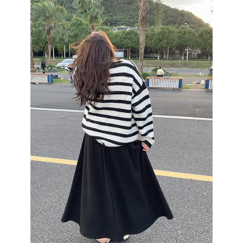 Women s Large Pleated High-Waist Korean Style Long Skirt - Autumn/Winter Slim & Loose Fit
Women s Large Pleated High-Waist Korean Style Long Skirt - Autumn/Winter Slim & Loose Fit