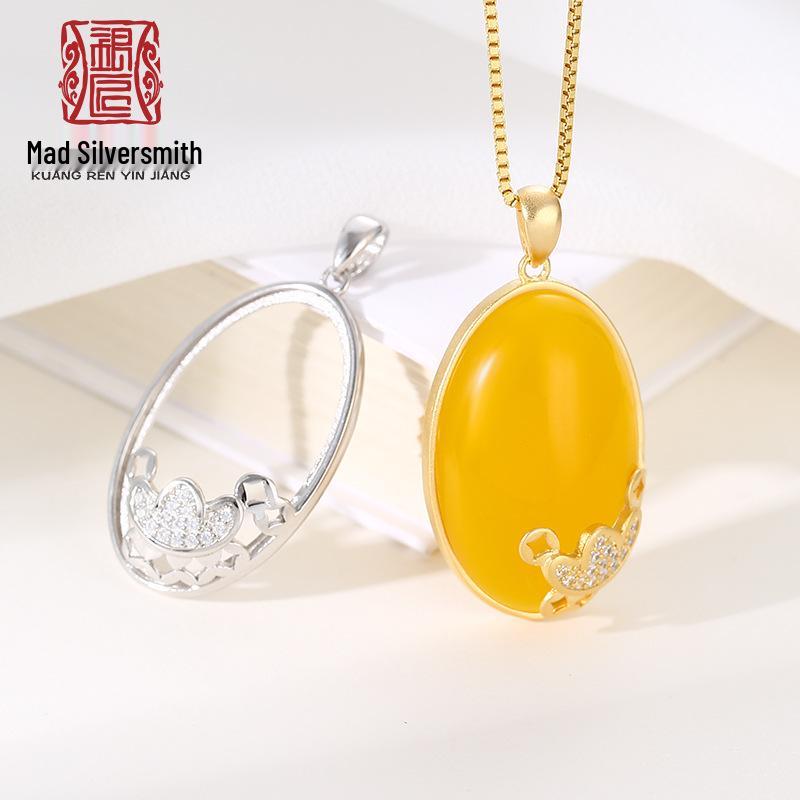 S925 Sterling Silver Yuanbao Design Pendant in Sand Gold with Amber, Beeswax, and Turquoise Settings for Women 925 Silver
S925 Sterling Silver Yuanbao Design Pendant in Sand Gold with Amber, Beeswax, and Turquoise Settings for Women 925 Silver
