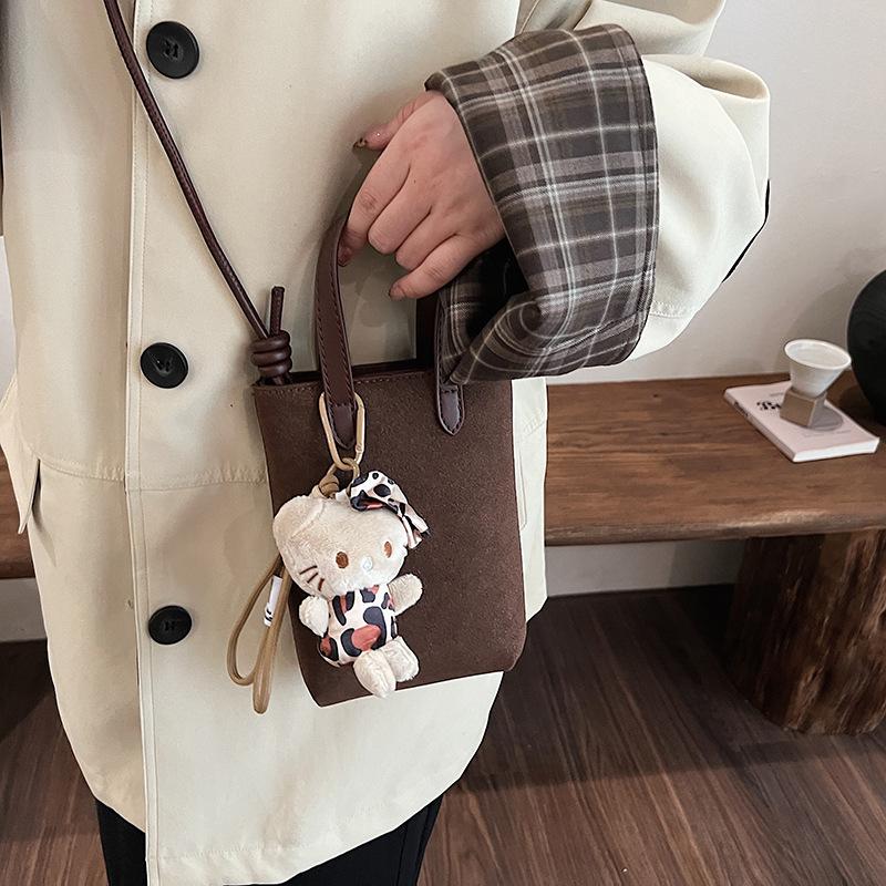 Нишевый дизайн модная ретро наплечная портативная маленькая квадратная сумка женская 2025 осень новая сумка кроссбоди с леопардовым принтом 14*5*19 кофейный
Нишевый дизайн модная ретро наплечная портативная маленькая квадратная сумка женская 2025 осень новая сумка кроссбоди с леопардовым принтом 14*5*19 кофейный