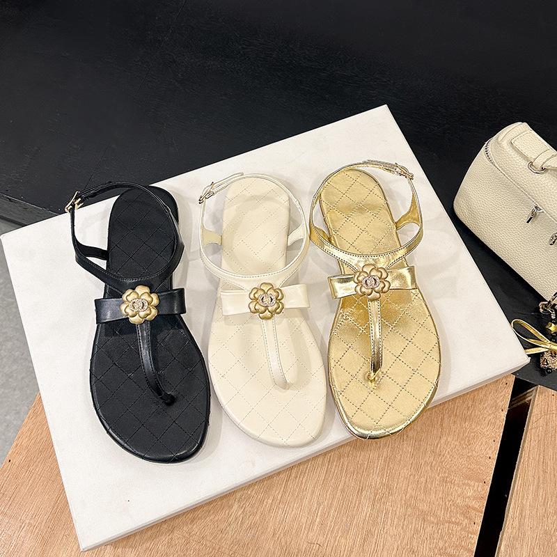 Su Yinyin has two heels of the same style~ lambskin camellia rhinestone bow toe sandals women s thick heels 40
Su Yinyin has two heels of the same style~ lambskin camellia rhinestone bow toe sandals women s thick heels 40