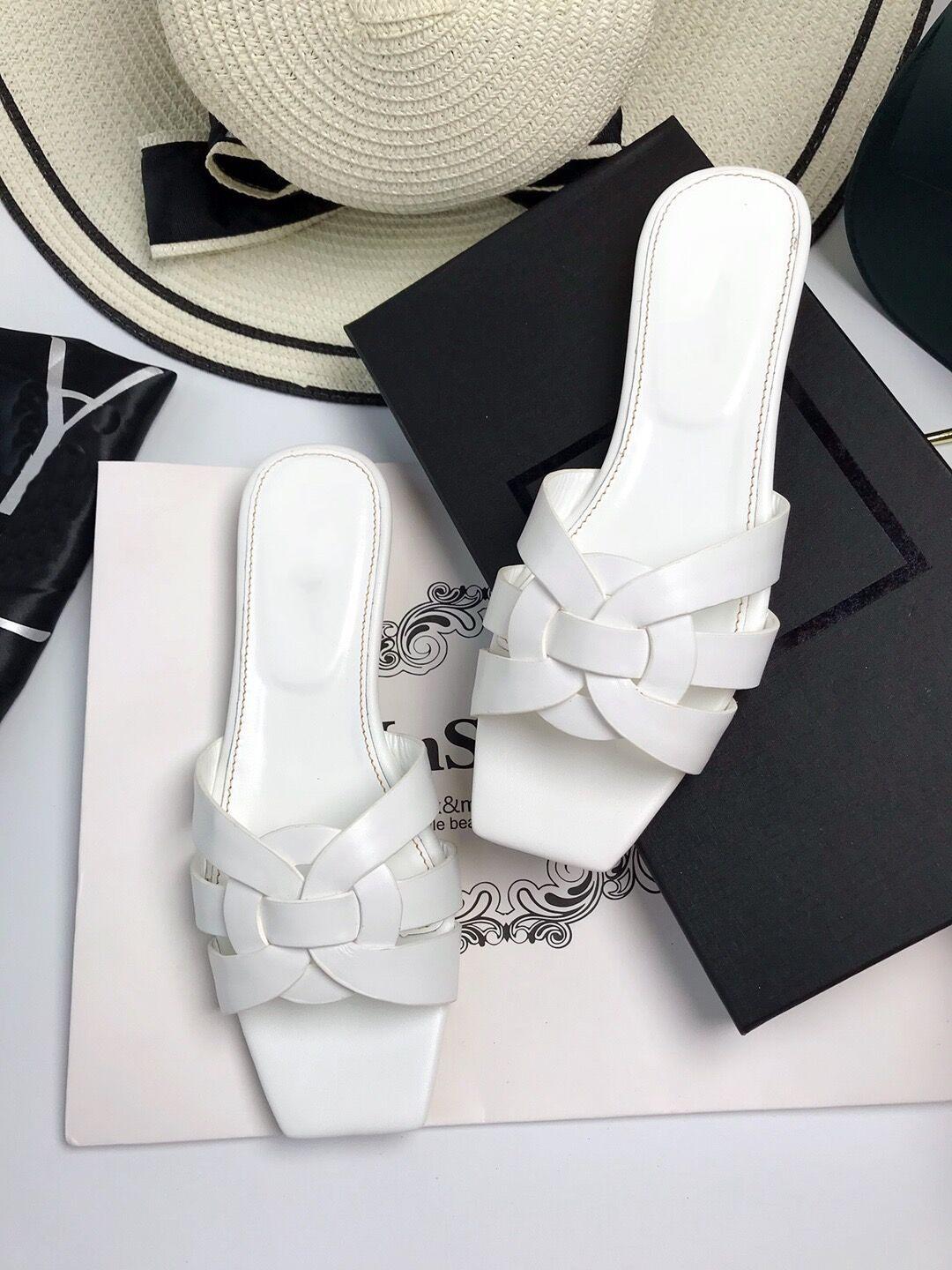 Fashion European and American genuine leather women s flat slippers, flat-heeled women s shoes, flip-flops, large-sized sandals 42
Fashion European and American genuine leather women s flat slippers, flat-heeled women s shoes, flip-flops, large-sized sandals 42