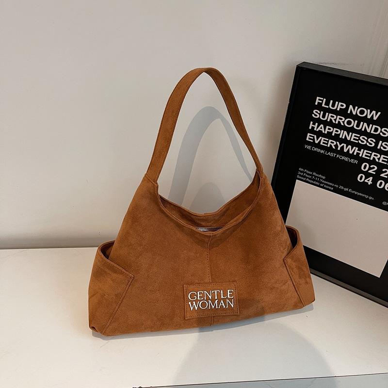 Autumn Winter New Thailand Gentlewoman Shoulder Bag Stylish Commuter Handle Bag Comfortable and Versatile Texture Storage Bag коричневый
Autumn Winter New Thailand Gentlewoman Shoulder Bag Stylish Commuter Handle Bag Comfortable and Versatile Texture Storage Bag коричневый