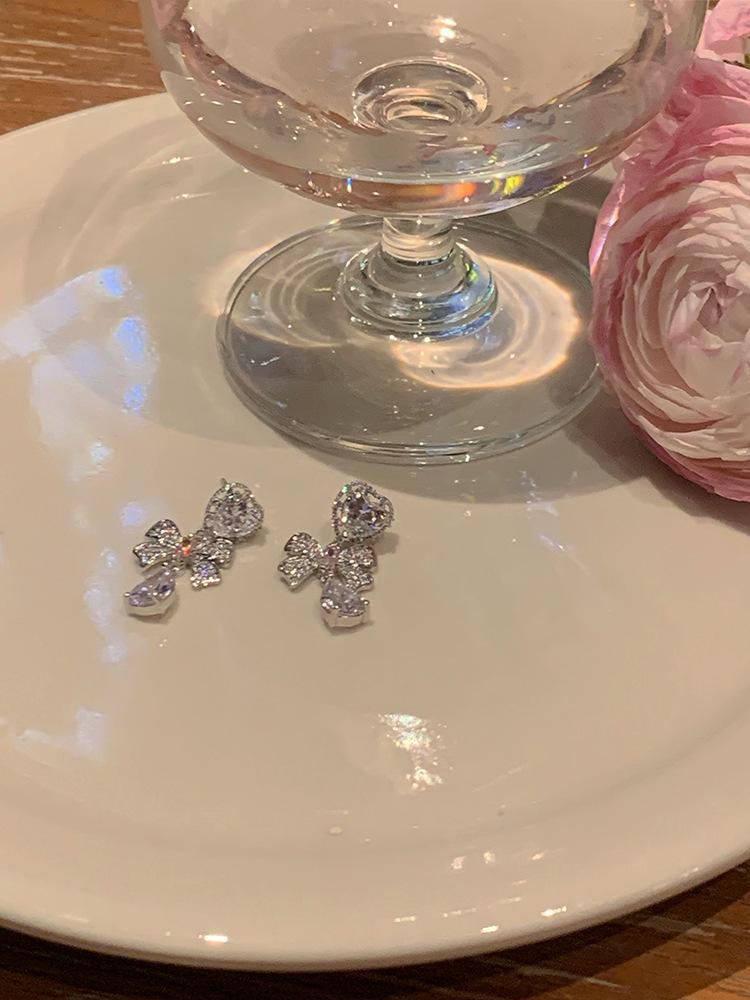 Summer Sweet Bow Tassel Earrings Light Luxury Niche Earrings Design Sense Premium Earrings Women s No Pierced Ear Clips
Summer Sweet Bow Tassel Earrings Light Luxury Niche Earrings Design Sense Premium Earrings Women s No Pierced Ear Clips