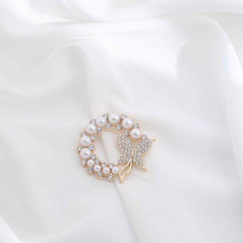 Pearl Round Butterfly Bust Cardigan Anti-light Pin Literary Fan Temperament Fashion Personality Fixed Clothes Accessories
Pearl Round Butterfly Bust Cardigan Anti-light Pin Literary Fan Temperament Fashion Personality Fixed Clothes Accessories