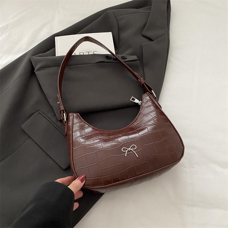 Женская модная универсальная сумка-багет через плечо, весна-лето 2025, новый дизайн ниши
Женская модная универсальная сумка-багет через плечо, весна-лето 2025, новый дизайн ниши