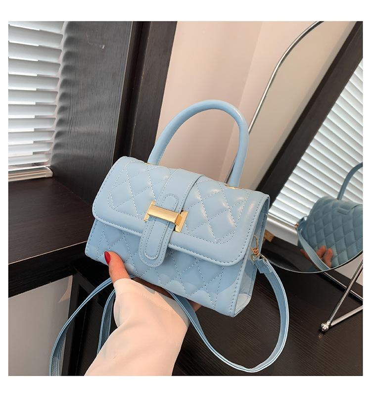 Маленька квадратна сумка на одне плече 2024 Нова маленька сумка цього року модна зарубіжна модна мережа жіноча сумка діамант Інтернет-сумка знаменитості синій
Маленька квадратна сумка на одне плече 2024 Нова маленька сумка цього року модна зарубіжна модна мережа жіноча сумка діамант Інтернет-сумка знаменитості синій