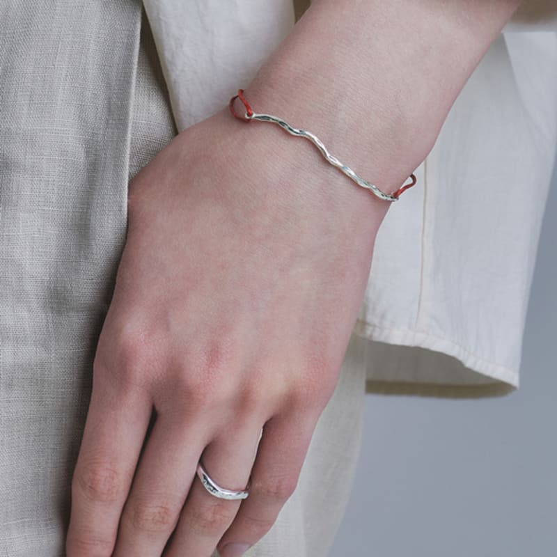 liersi Anette Red knot bracelet S (17~25cm)
liersi Anette Red knot bracelet S (17~25cm)